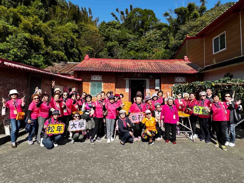 杮子紅了~松年大學彰基分校前往新竹藝文之旅