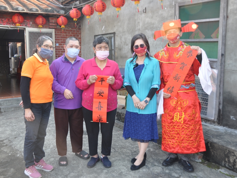 【112年1月18日】愛！不會因失智而有所折扣，切膚之愛陪伴弱勢老人迎新年